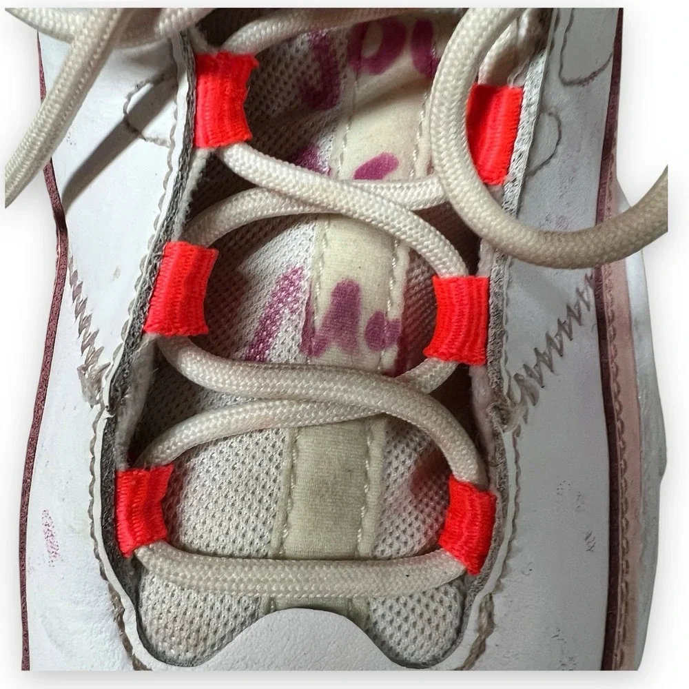 Air Jordan Nike Max Aura 3‎ GS Unisex Girls 6 Youth Pink DA8021 White Atmosphere
